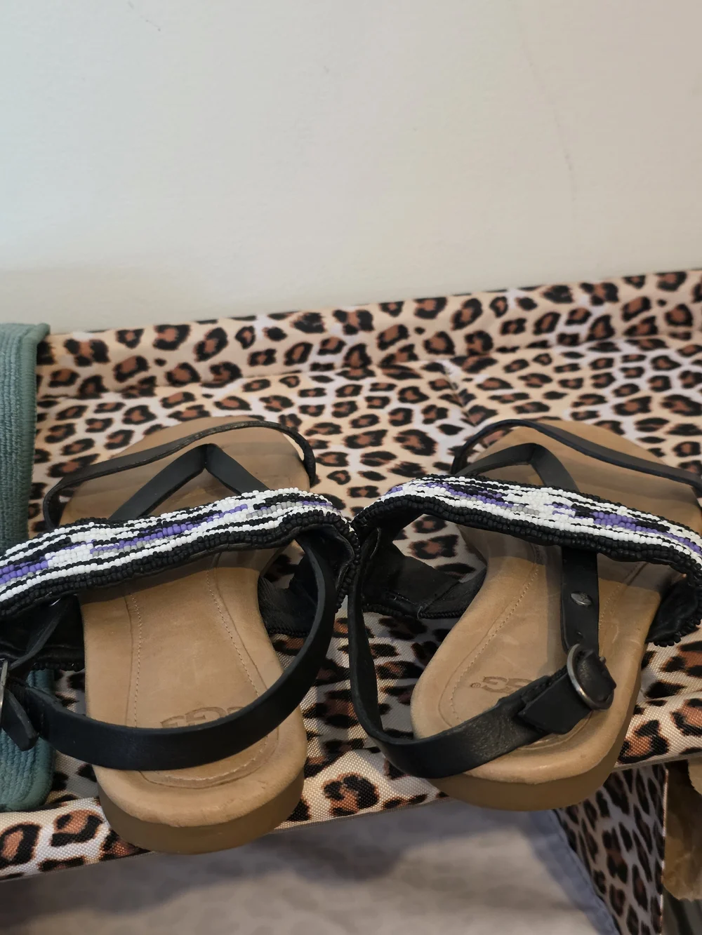 UGG Verona Beaded Leather Sandals Black Multi Serape 7.5 Purple